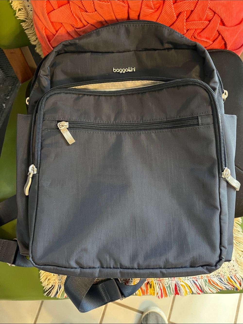 Baggallini Navy Compact Sling Backpack Women or Men. Very clean. - Picture 9 of 10
